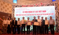 Các lãnh đạo tham dự cùng chụp ảnh lưu niệm