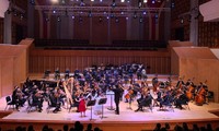 Nhạc trưởng Olivier Ochanine và những &apos;thông điệp&apos; chống dịch Covid vô cùng lạc quan 