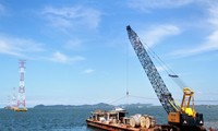 Căng mình kéo điện vượt biển tiếp sức thành phố đảo Phú Quốc
