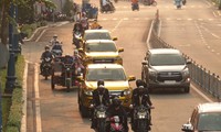 Dàn xe chở “gold” cùng biệt đội người vận chuyển khuấy động đường phố Sài Gòn 