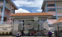 Một học sinh lớp 4 bị thầy giáo tát đỏ má vì nghịch trong giờ ngủ trưa