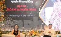 Vợ ông Dũng &apos;lò vôi&apos; nói lời cuối, hàng trăm YouTuber và lực lượng an ninh có mặt 
