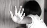 Lộ chuyện ‘giường chiếu’ với 2 bé gái, gã đàn ông đến công an đầu thú
