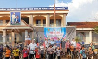 Thắp niềm vui cho hơn 400 trẻ em dân tộc thiểu số vùng biên giới