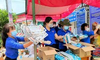 Những ‘cửa hàng tạp hóa’ miễn phí của đoàn thanh niên giúp người dân chống dịch 