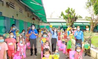 Tết Trung thu đặc biệt của thiếu nhi nơi tâm dịch Bình Dương