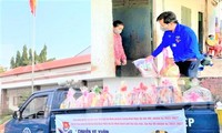 Tuổi trẻ Bình Dương đi từng ngõ, gõ từng phòng trọ tặng quà thanh niên công nhân xa quê