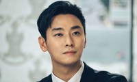 Joo Ji Hoon tham khảo ý kiến nhân viên trước khi làm phim