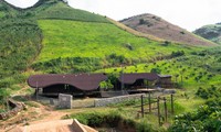 Ngắm điểm trường gây ấn tượng với mái nhà cong lượn sóng