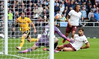 Man City bại trận trước Wolves