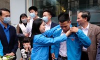 Trao tặng huy hiệu Tuổi trẻ dũng cảm cho “người hùng” Nguyễn Ngọc Mạnh