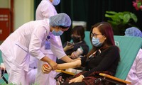 Tưng bừng ngày hội hiến máu &apos;Màu áo xanh trao giọt hồng yêu thương&apos;