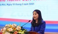 Chị Chu Hồng Minh, Bí thư Thành đoàn Hà Nội tham luận với chủ đề “Ứng dụng công nghệ thông tin, mạng xã hội trong giáo dục lý tưởng cách mạng, đạo đức, lối sống cho thanh thiếu nhi”.