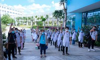 Sinh viên y Cần Thơ sôi nổi tình nguyện lên đường tiếp sức Đồng Tháp chống dịch