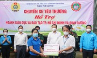 &apos;Chuyến xe yêu thương&apos; mang 18 tấn rau củ tặng giáo viên TPHCM, Bình Dương
