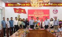 Bí thư Tỉnh ủy Đồng Tháp trao quyết định công tác cán bộ