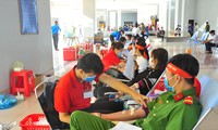 Hàng trăm bạn trẻ sôi nổi hiến máu tại trường ĐH An Giang 