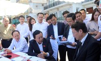 Bộ trưởng Trần Hồng Hà trao đổi với TS Tadashi Yamamura về công nghệ làm sạch nước sông Tô Lịch