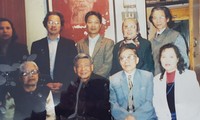Nguyên Tổng Bí thư Lê Khả Phiêu thăm gia đình cố họa sỹ Bùi Trang Chước