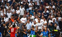 Hành động của Salah khiến nhiều CĐV Tottenham nổi nóng.