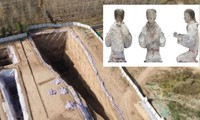 Các tượng gốm được tìm thấy trong khu khảo cổ.