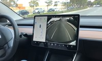Tesla Model 3 trình diễn công nghệ tự đỗ song song