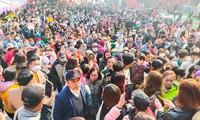Hàng nghìn người dự khai mạc lễ hội Đền Thác Bà