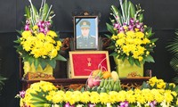 Truy tặng Huy hiệu Tuổi trẻ dũng cảm cho phi công Trần Ngọc Duy