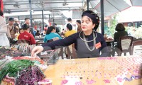 Ghé chợ đá quý ở miền quê Yên Bái, có viên lên đến cả tỷ đồng