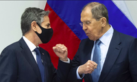 Ngoại trưởng Mỹ Antony Blinken và đồng cấp Nga Sergei Lavrov trong cuộc gặp tại Iceland ngày 19/5Ảnh: AP 