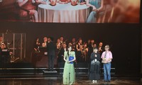 Nữ diễn viên HariWon thay mặt chồng – diễn viên Trấn Thành nhận giải thưởng Phim hay nhất tại Hạng mục Phim Việt Nam dự thi