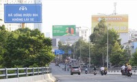 Quảng cáo ngoài trời đem lại nguồn thu đáng kể cho ngân sách TPHCM Ảnh: NGÔ TÙNG