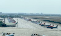 Sân bay Tân Sơn Nhất chật kín tàu bay “đắp chiếu”
