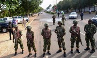 Nigeria sử dụng cảnh sát và quân đội phong tỏa, giới nghiêm để chống dịch 