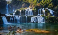 Thác Bản Giốc, một trong bốn thác đẹp nhất thế giới, nằm trong quần thể Công viên Địa chất Non nước Cao Bằng. 