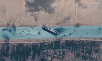 Hình ảnh con tàu Ever Given bị mắc cạn trên kênh đào Suez được chụp từ vệ tinh.