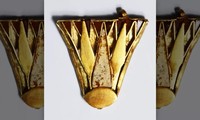 Mặt dây chuyền hình hoa sen có từ thời nữ hoàng Ai cập cổ đại Nefertiti