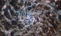 Kính viễn vọng James Webb tiết lộ &apos;bộ xương&apos; một thiên hà xa xôi tuyệt đẹp 