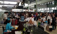 Sân bay đông nghẹt người đi các chuyến bay nội địa.