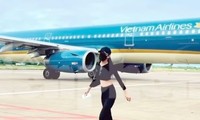 Cục Hàng không vào cuộc xác minh nữ hành khách ra sát máy bay quay video 