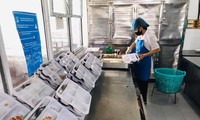 Khu chế biến thực phẩm và đóng gói suất ăn tại BV Nội tiết Trung ương. Ảnh: BV Nội tiết TƯ cung cấp.