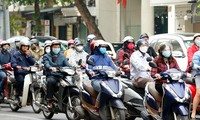 Hà Nội: Người ra đường tăng đột biến trong ngày đầu gia hạn giãn cách xã hội