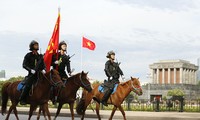 Đại biểu Quốc hội dự buổi diễu hành của Khối Cảnh sát cơ động Kỵ binh