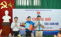Anh Nguyễn Thanh Hoài (giữa) trở thành tân Phó Bí thư Tỉnh Đoàn TT-Huế