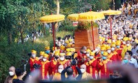 Hàng nghìn người tiễn đưa Thiền sư Thích Nhất Hạnh trong tĩnh lặng