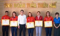 Tỉnh Đoàn TT-Huế khen thưởng cầu thủ U23 Hồ Thanh Minh và các VĐV xuất sắc tại SEA Games 31