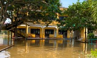 Hàng trăm trường học tại TT-Huế chưa mở cửa trở lại do ngập lụt nặng