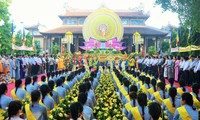 An hòa sắc màu mùa Phật đản xứ Huế