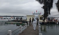Hiện trường vụ chìm tàu du lịch. ảnh Hoài Văn.