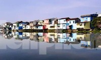 Phố cổ Bao Vinh nơi cuối nguồn sông Hương được "thay áo mới" ấn tượng.